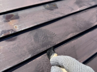 那須塩原市における屋根塗装の下塗り写真