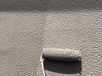 那須塩原市における屋根塗装・外壁塗装の外壁上塗り