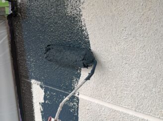 那須塩原市の外壁塗装における外壁の中塗り