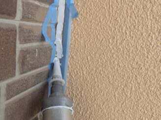 那須塩原市の外壁塗装におけるシーリング施工のシーリング充填の様子