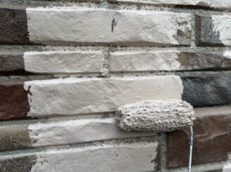 那須塩原市の外壁塗装における中塗りの様子