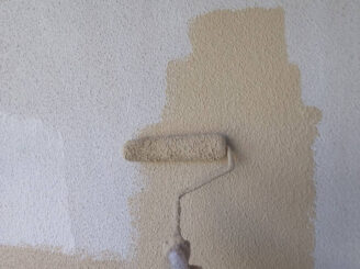 那須塩原市の外壁塗装における外壁の中塗り