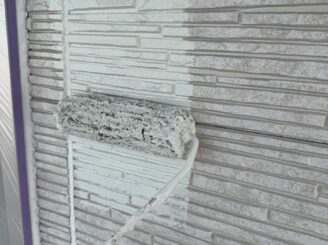 大田原市における屋根塗装・外壁塗装の外壁中塗り