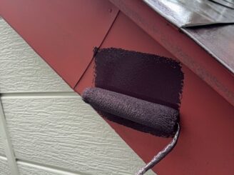 那須町で行った屋根塗装・外壁塗装における破風の中塗り