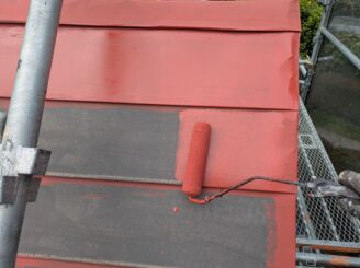 那須町で行った屋根塗装・外壁塗装における屋根の下塗り