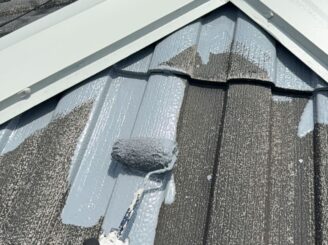矢板市における屋根塗装の下塗り