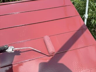 那須町で行った屋根塗装における上塗り